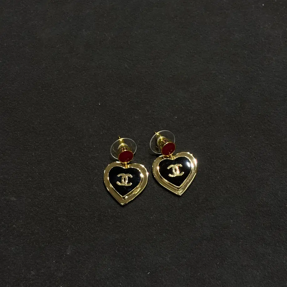Chanel Heart Stone Küpe