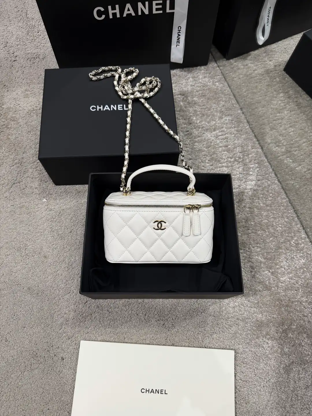 Chanel Beyaz Vanity Kadın Deri Çanta