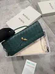 Bottega Veneta Andiamo Yeşil Kadın Deri Clutch 2