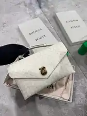 Bottega Veneta Knot Lock Beyaz Kadın Deri Çanta 2