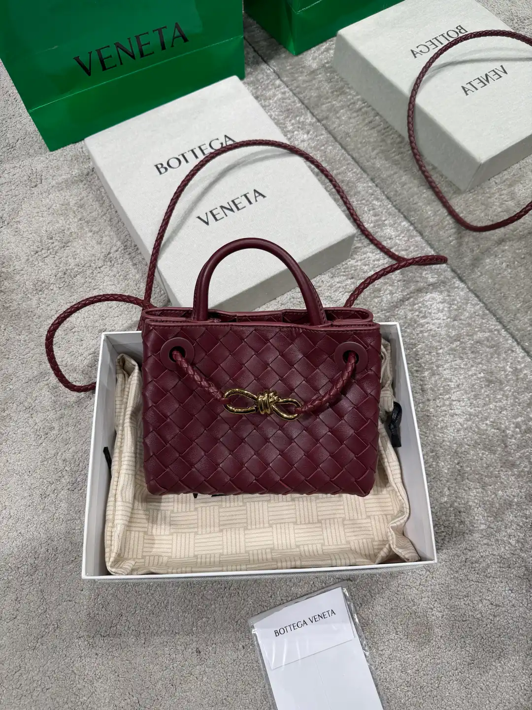 Bottega Veneta Andiamo Mini Bordo Kadın Deri Çanta