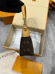 Louis Vuitton Pochette Mia Kadın Kadın Çanta 4