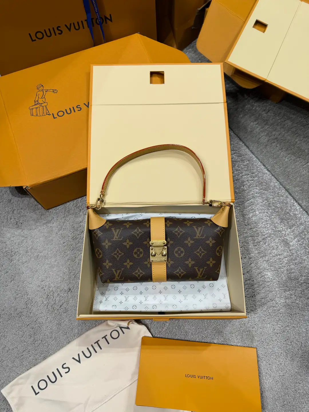 Louis Vuitton Pochette Mia Kadın Kadın Çanta