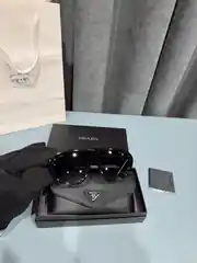 Prada Siyah Cam Güneş Gözlüğü 1