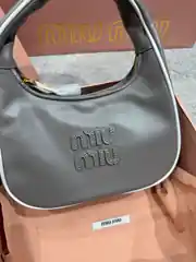  Miu Miu Wander Soft Hobo Gri Kadın Deri Çanta 2