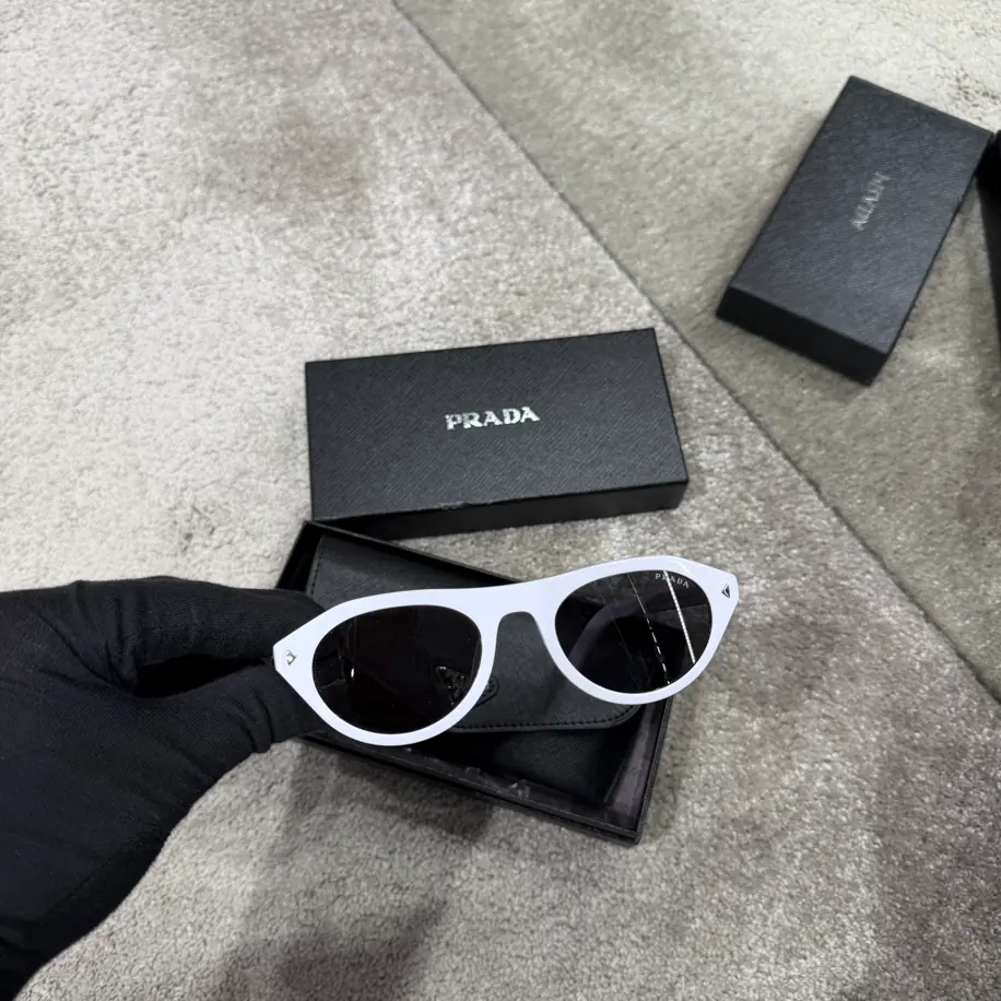 Prada Beyaz Güneş Gözlüğü