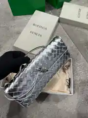 Bottega Veneta Andiamo Sılver Kadın Deri Clutch 2