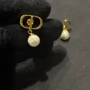 Dior İnci Detaylı Gold Küpe 2