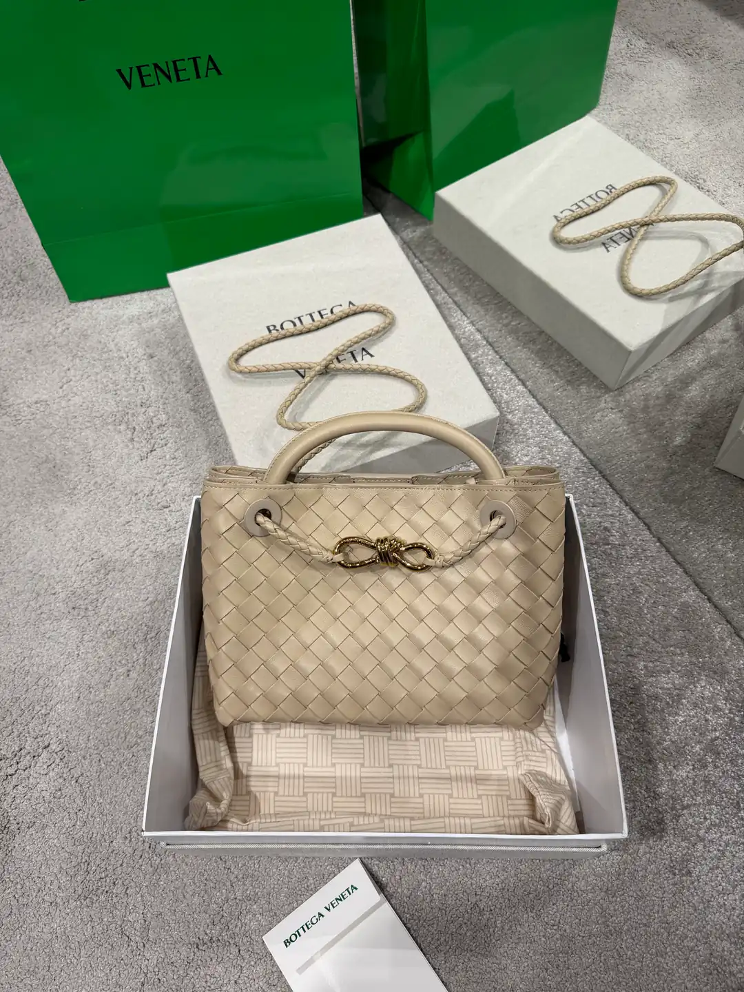 Bottega Veneta Andiamo Small Kadın Deri Çanta