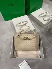 Bottega Veneta Andiamo Small Kadın Deri Çanta 1