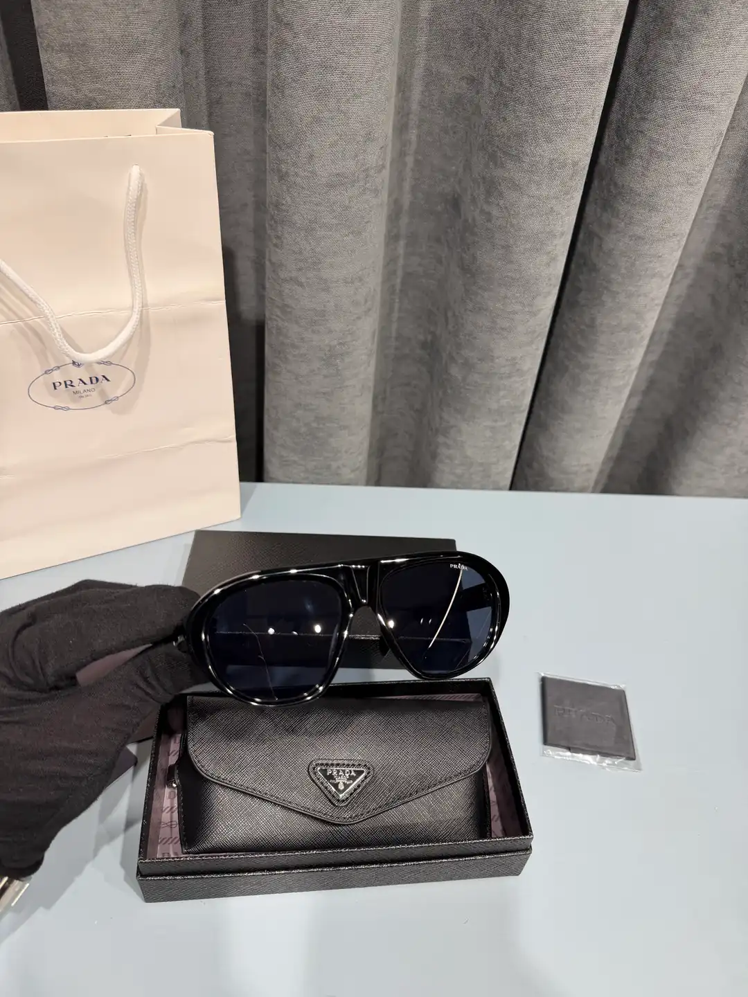 Prada Mavi Cam Güneş Gözlüğü