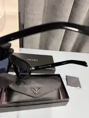 Prada Mavi Cam Güneş Gözlüğü 4