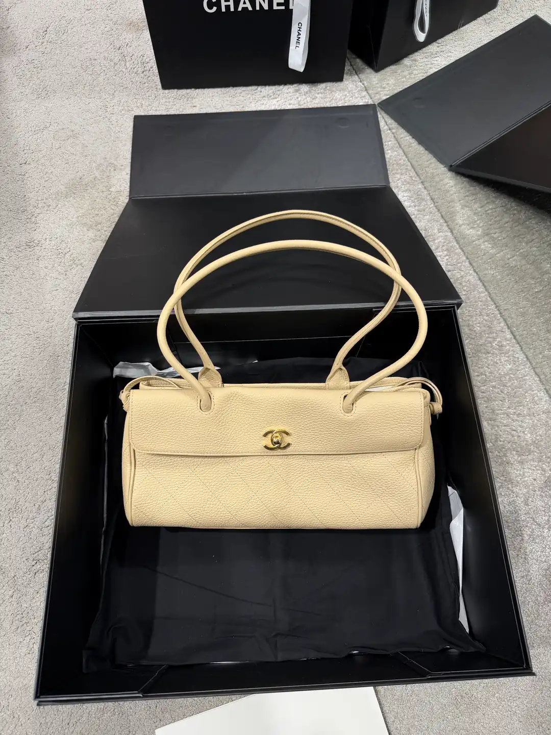 Chanel Krem Small Shopping Kadın Deri Çanta
