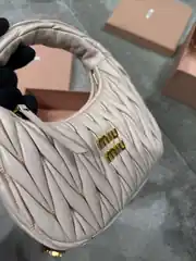 Miu Miu Wander Matelasse Napa Pembe Deri Hobo  Çanta 3