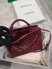 Bottega Veneta Andiamo Mini Bordo Kadın Deri Çanta 3