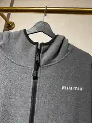 Miu Miu Gri Fermuarlı Kapüşonlu Polar Ceket 2