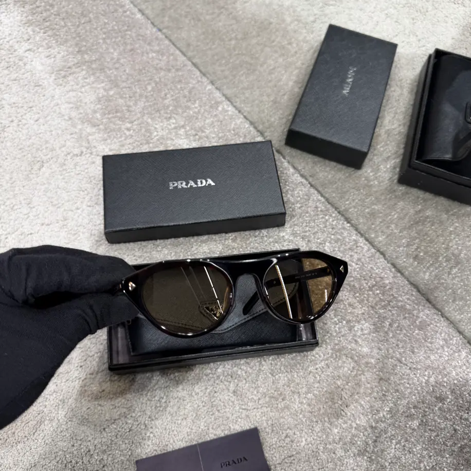 Prada Güneş Gözlüğü