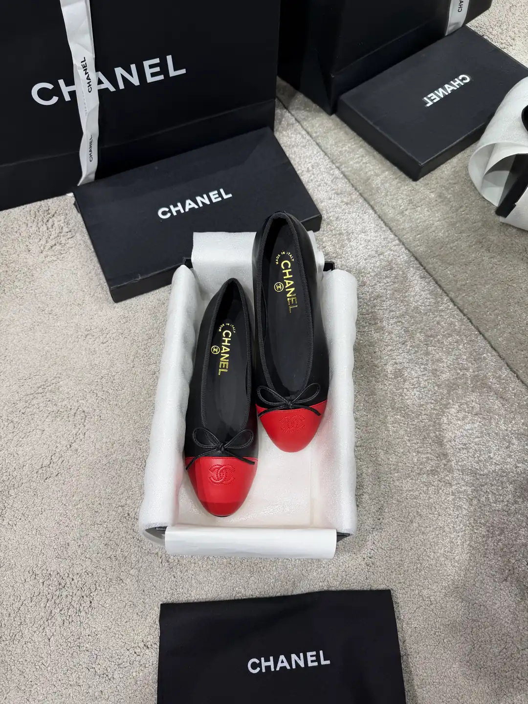 Chanel Siyah Deri Kadın Babet