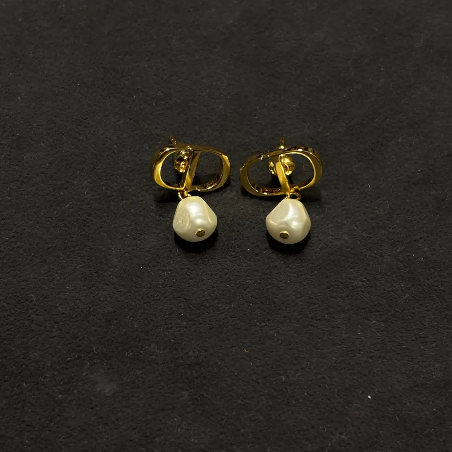 Dior İnci Detaylı Gold Küpe