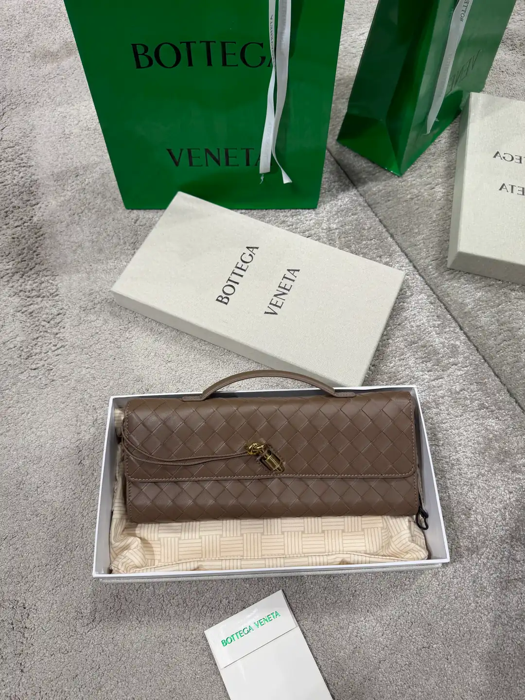 Bottega Veneta Andiamo Vizon Kadın Deri Clutch