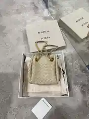 Bottega Veneta Small Parachute Chain Krem Kadın Deri Çanta 1