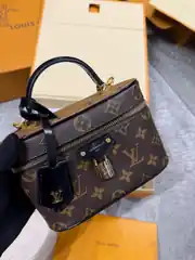 Louis Vuitton Vanity Kadın Deri Çanta 2