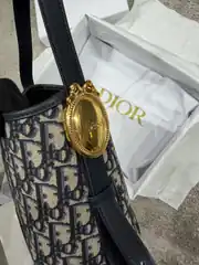 Dior Small Medaillon Bucket Kadın Deri Çanta 3