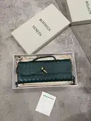 Bottega Veneta Andiamo Yeşil Kadın Deri Clutch 1